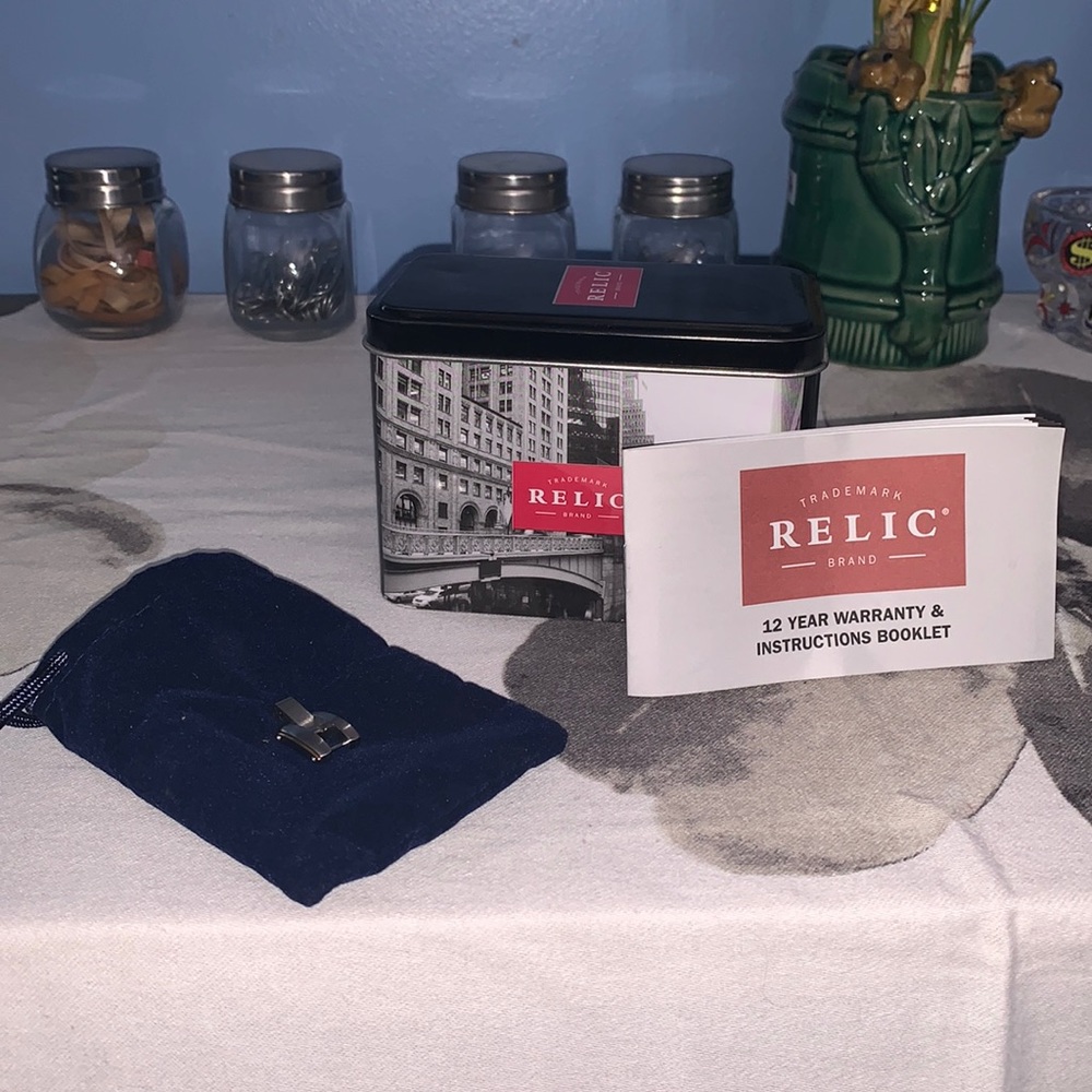 Relic Original Watch Tin w/ Paperwork & Reverse-a-Link